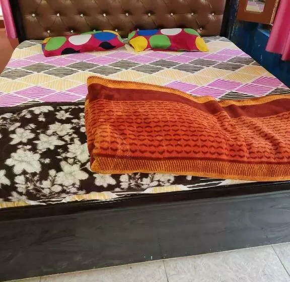ホテル Spot On Navrang Sweets , Home Stay And Restaurant