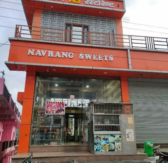ホテル Spot On Navrang Sweets , Home Stay And Restaurant
