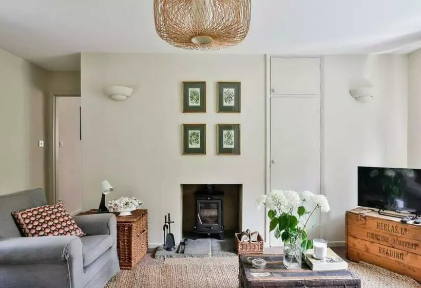 The Butlers Bungalow Beverston Castle