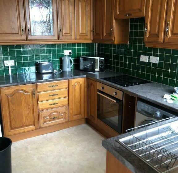 5/6 Bed House Barnsley Centre