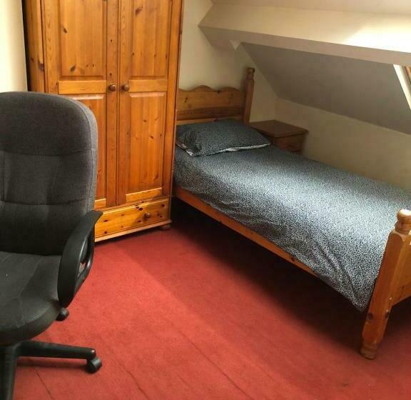 5/6 Bed House Barnsley Centre