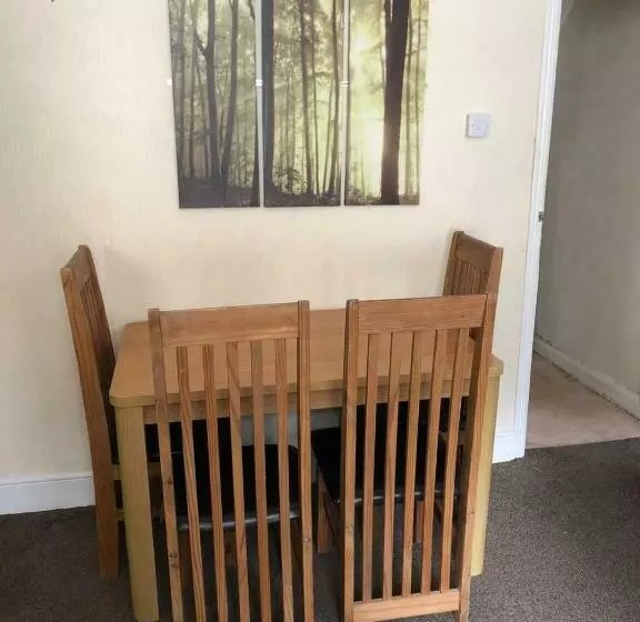 5/6 Bed House Barnsley Centre