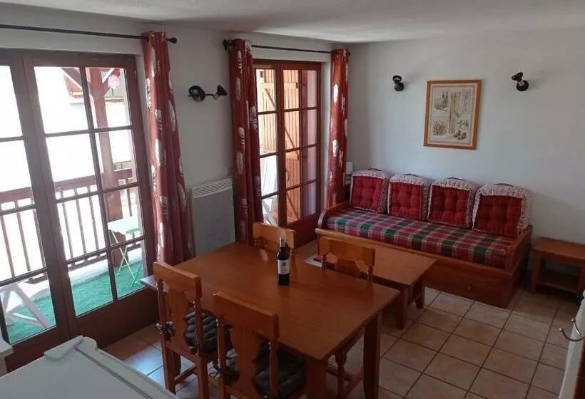 Agréable Appartement Avec Balcon Dans Résidence Calme