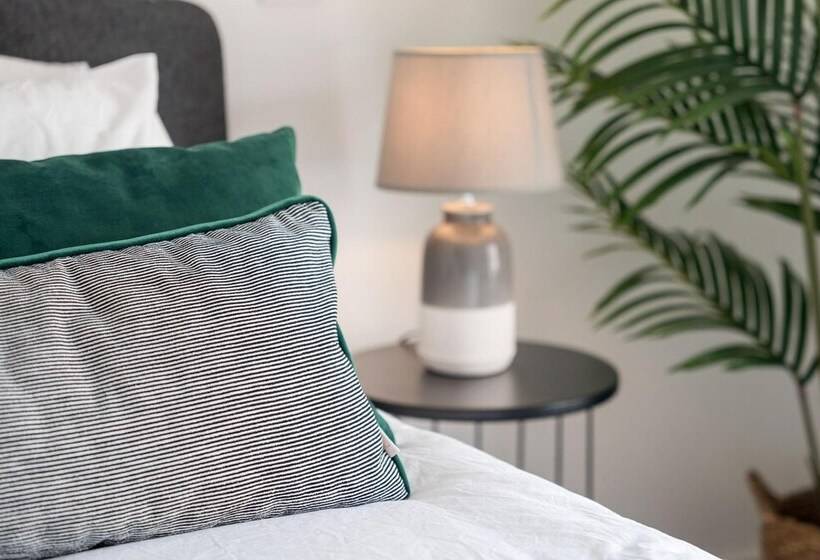 Arade Riverview Deluxe Apartment By Ideal Homes