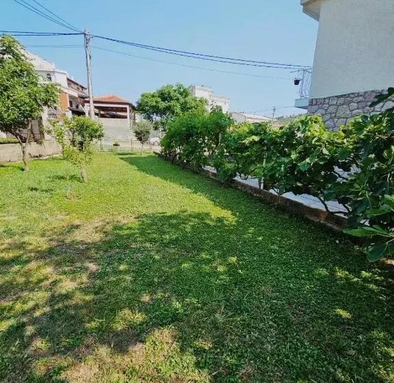 پانسیون Apartmani Mim