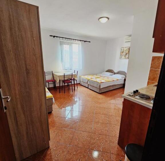 پانسیون Apartmani Mim