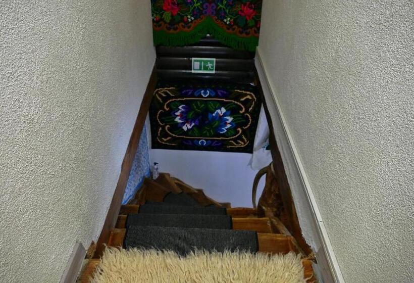 پانسیون Roua De Sub Creasta