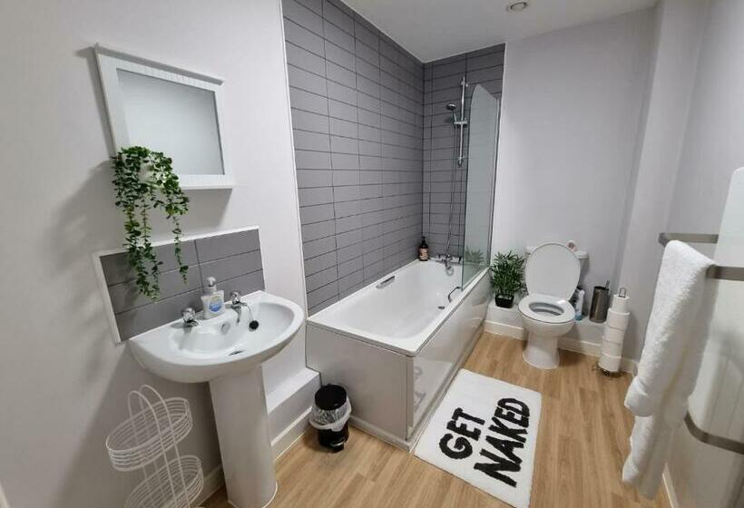 Spacious City Centre Apartment