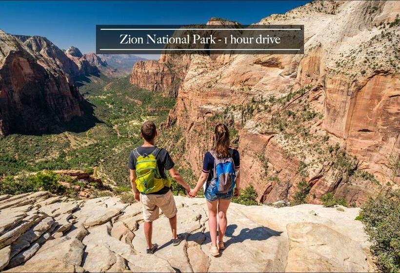 Desert Rose   Couples & Friends Getaway   Sleeps 4