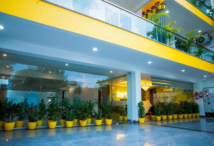 فندق Lime Tree Luxury Studio   Service Apartment Near Artemis Hospital ,gurgaon