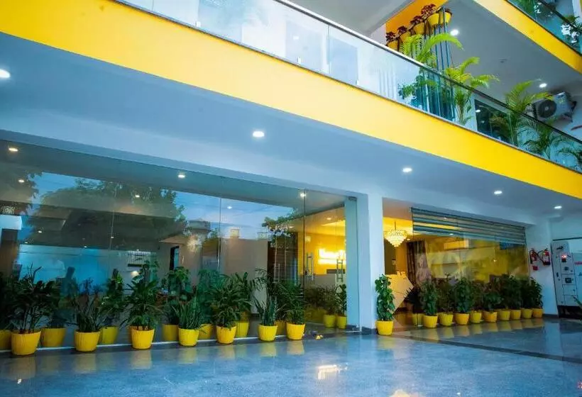 ホテル Lime Tree Luxury Studio   Service Apartment Near Artemis Hospital ,gurgaon