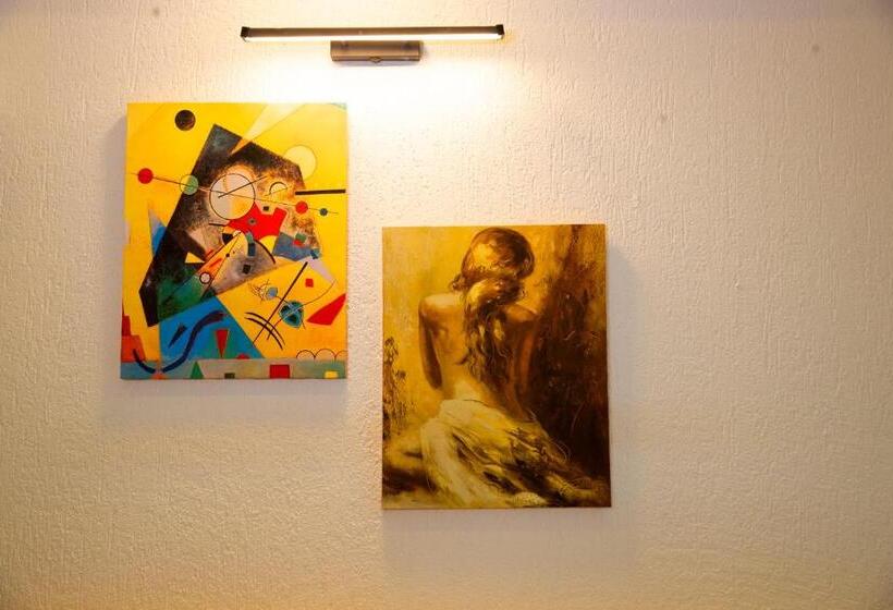 فندق Lime Tree Luxury Studio   Service Apartment Near Artemis Hospital ,gurgaon