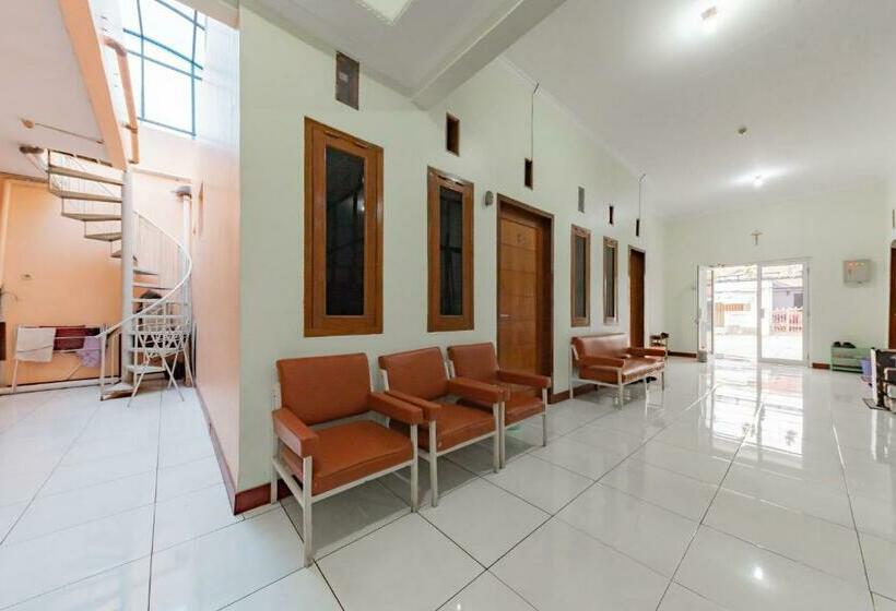 Urbanview Hotel Sunday Cirebon By Reddoorz