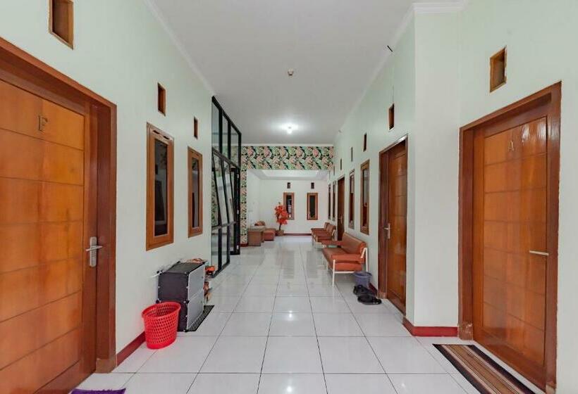 Urbanview Hotel Sunday Cirebon By Reddoorz