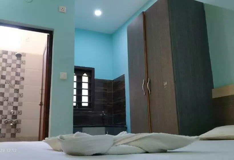 ペンション Ashirbad Guest House