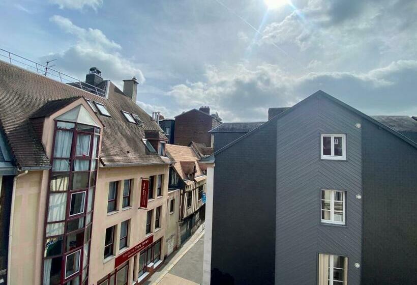 Sous Le Ciel De Rouen   Superbe Studio Centre   076