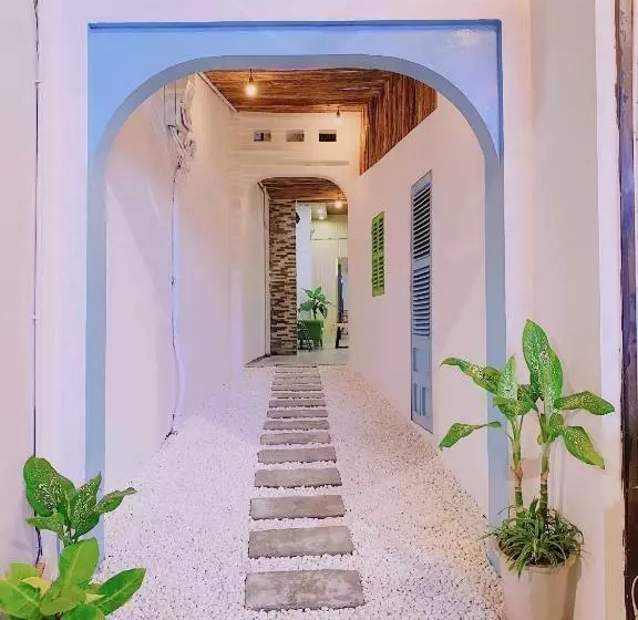 تختخواب و صبحانه Happy House Homestay