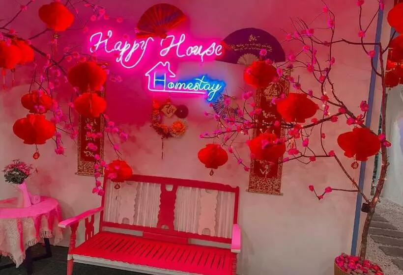 تختخواب و صبحانه Happy House Homestay