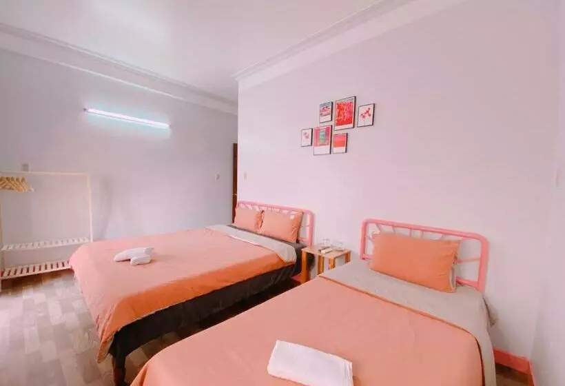 تختخواب و صبحانه Happy House Homestay