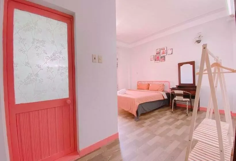 تختخواب و صبحانه Happy House Homestay