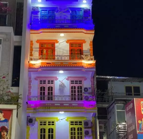 تختخواب و صبحانه Happy House Homestay