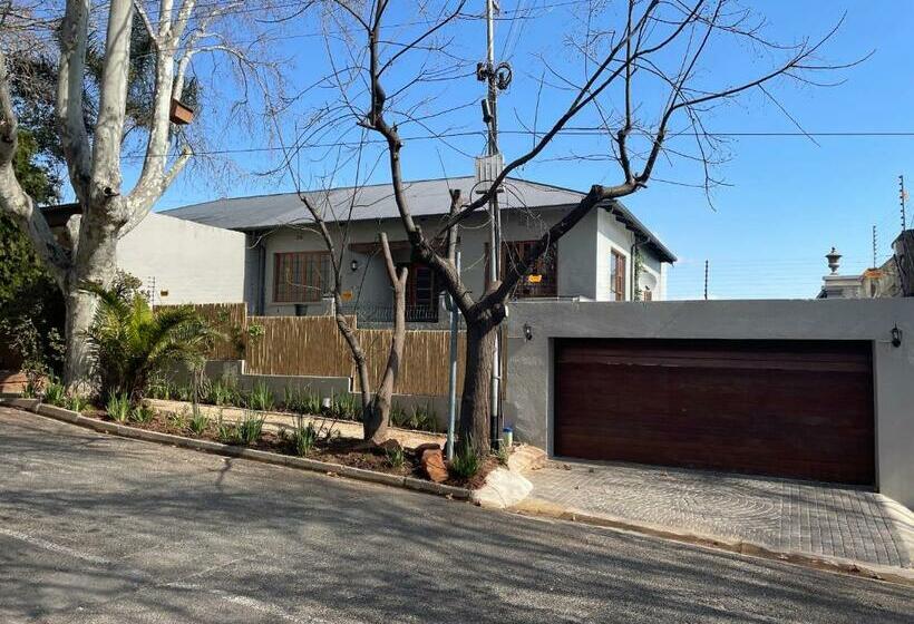 پانسیون Spacious, Light Filled Bnb On 4th