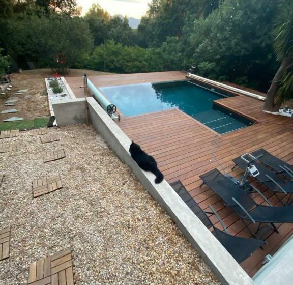 Bas De Villa Avec Piscine, 5km De La Plage