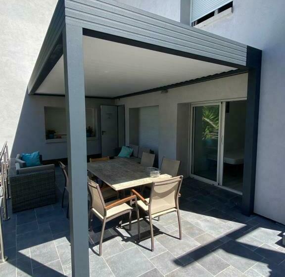 Bas De Villa Avec Piscine, 5km De La Plage