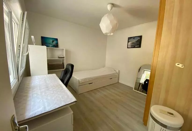 Bas De Villa Avec Piscine, 5km De La Plage