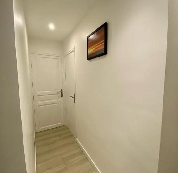 Bas De Villa Avec Piscine, 5km De La Plage