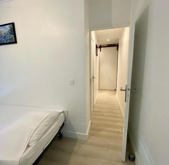 Bas De Villa Avec Piscine, 5km De La Plage