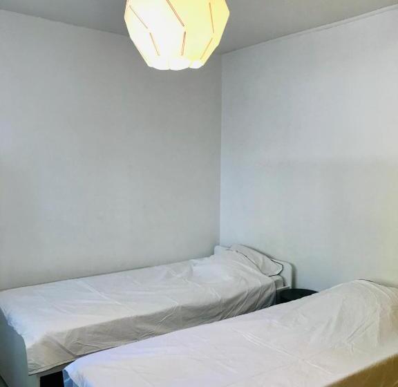 Bas De Villa Avec Piscine, 5km De La Plage