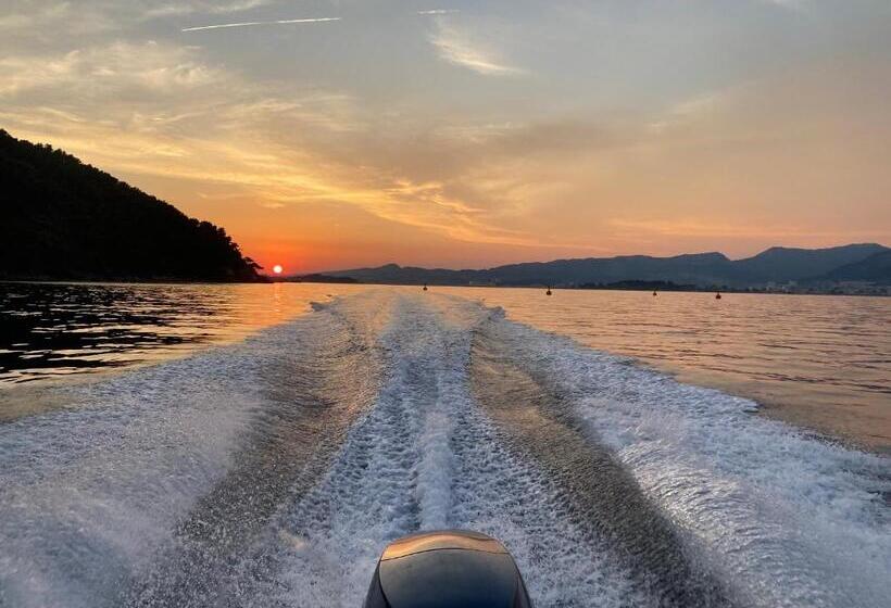 Bas De Villa Avec Piscine, 5km De La Plage