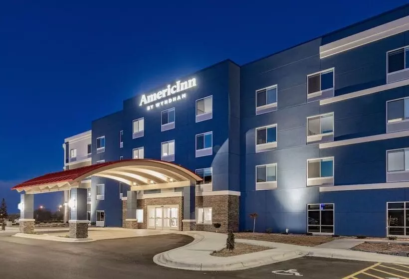 Hotelli Americinn By Wyndham International Falls