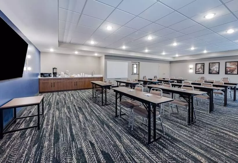 Hotelli Americinn By Wyndham International Falls