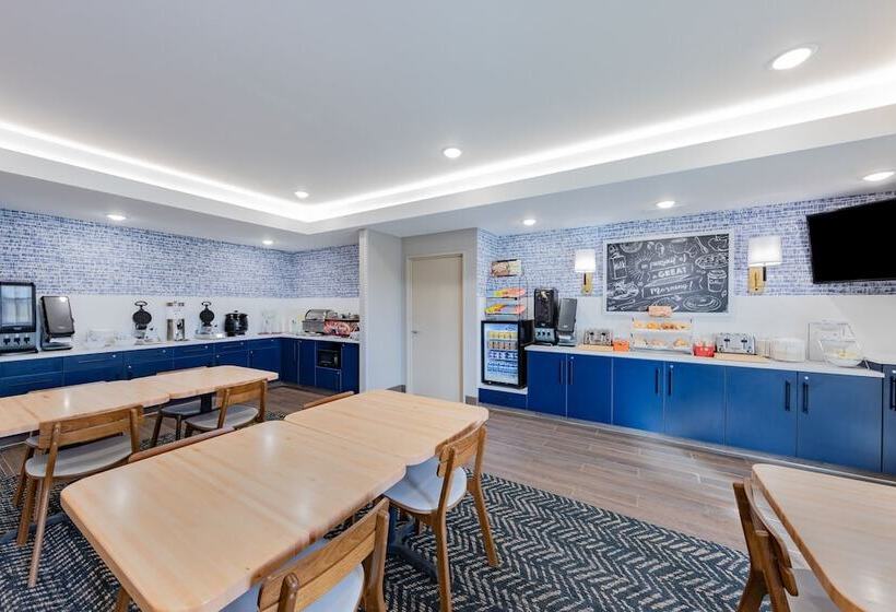 هتل Americinn By Wyndham International Falls