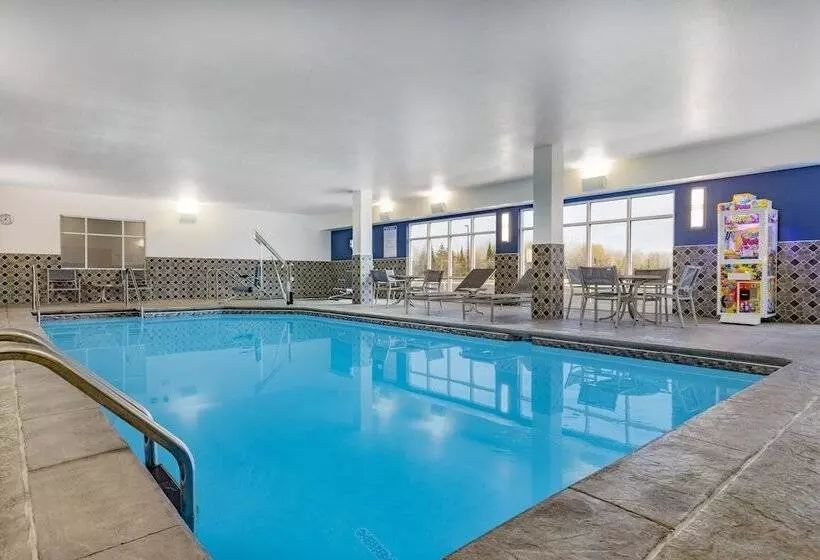 Hotelli Americinn By Wyndham International Falls