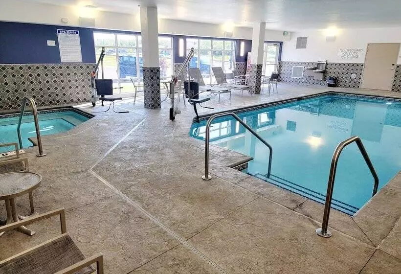 Hotelli Americinn By Wyndham International Falls