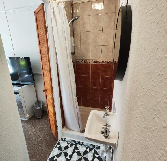 پانسیون Styles & White Stays   Central Newquay