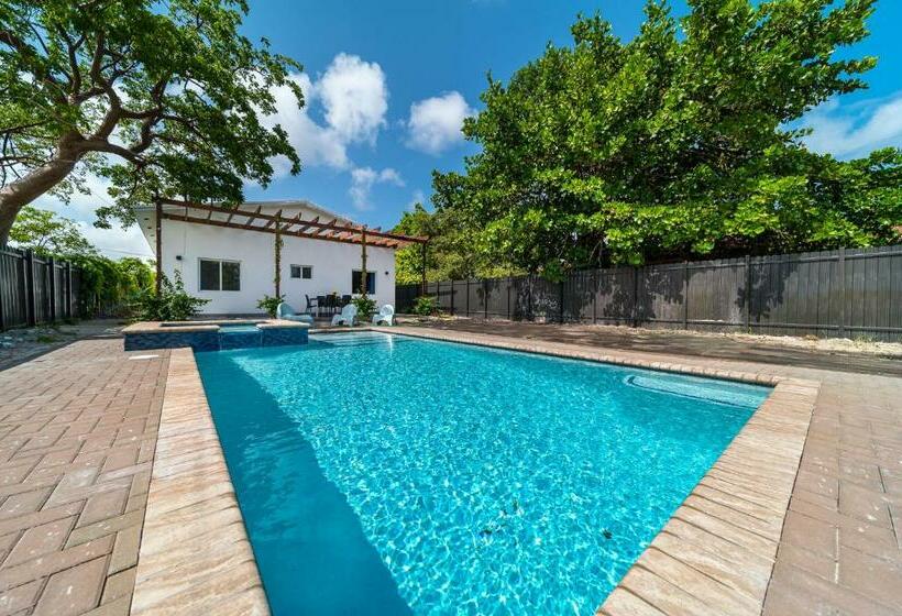 Pool Boutique Villa By The Beach 1