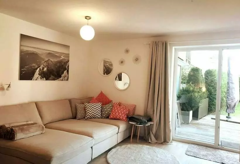 Zentral, Ruhig & Stilvoll Mit Bergpanorama+ Garten