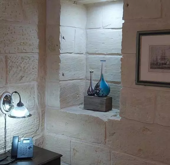 هاستل The Hidden Gem Boutique