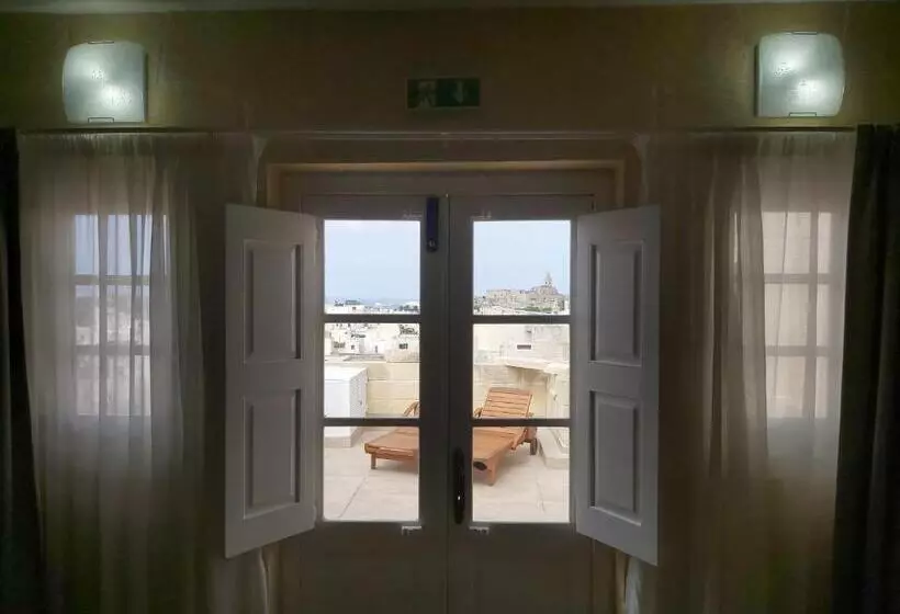 هاستل The Hidden Gem Boutique