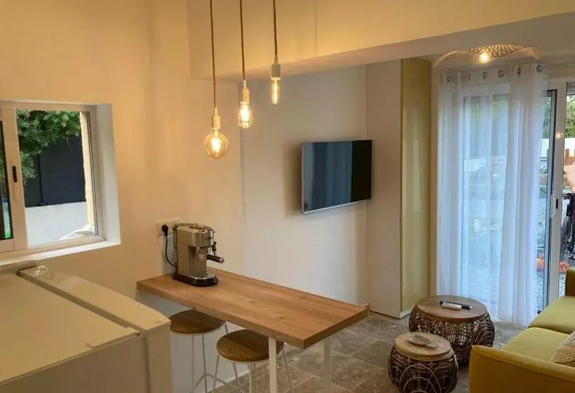 Charmant Studio Dans Villa   Parking   Jardin