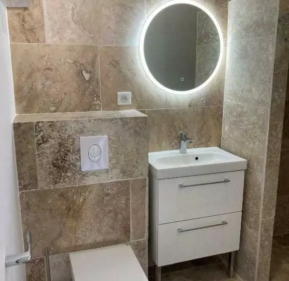 Charmant Studio Dans Villa   Parking   Jardin