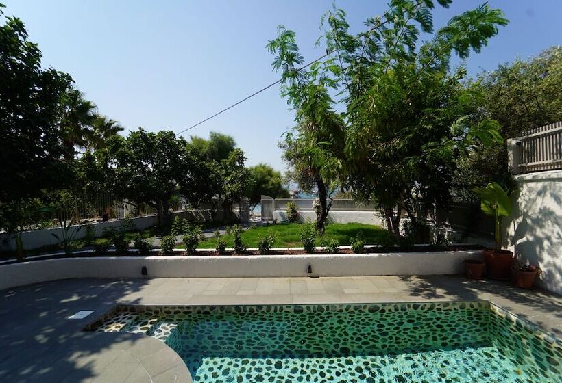 Icon Beach Suites Hotel Sovalye Island