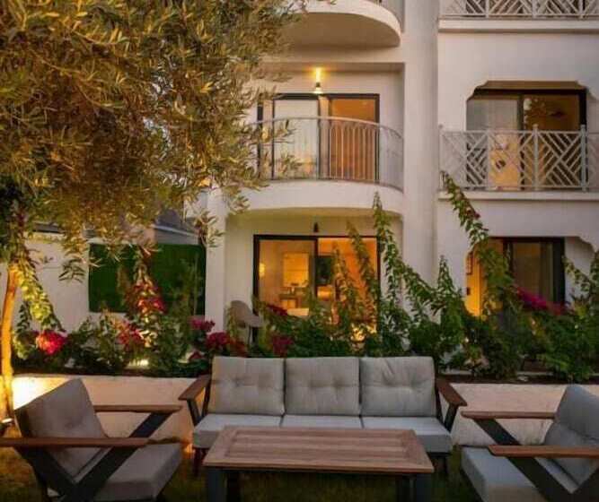 Icon Beach Suites Hotel Sovalye Island