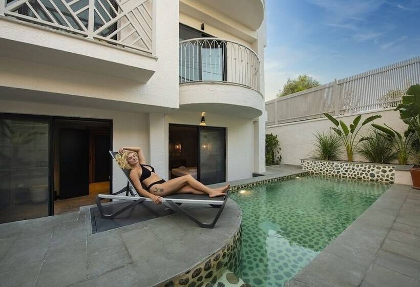 Icon Beach Suites Hotel Sovalye Island