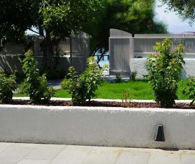 Icon Beach Suites Hotel Sovalye Island