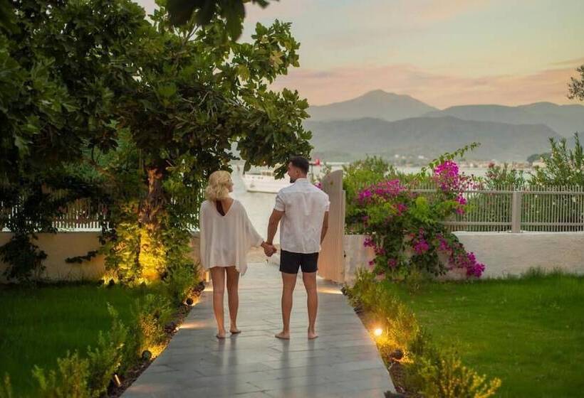 Icon Beach Suites Hotel Sovalye Island